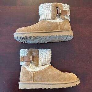UGG- Classic Solene Mini Bootie Chestnut/Beige Size: 8, Medium